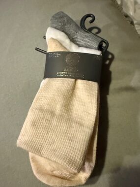 Vince Camuto 3-Pack Casual Socks in Beige, White & Gray